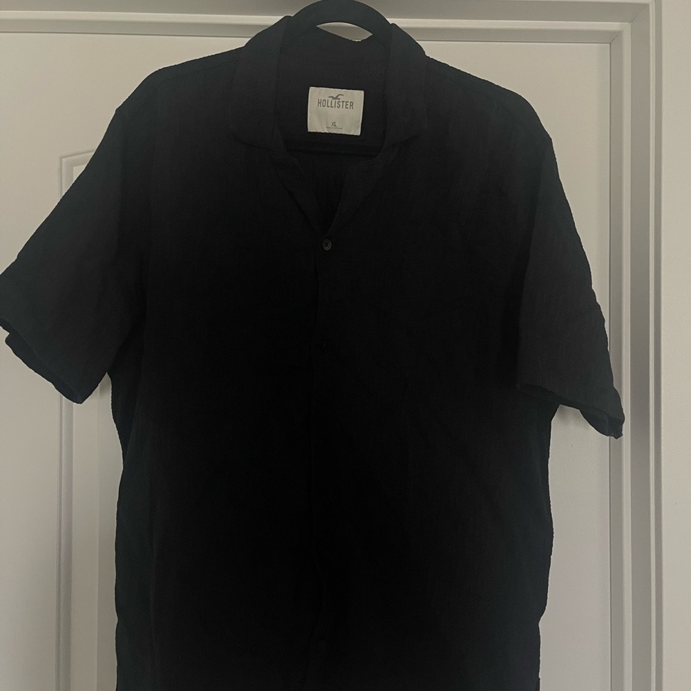Hollister Men's Black Shirt